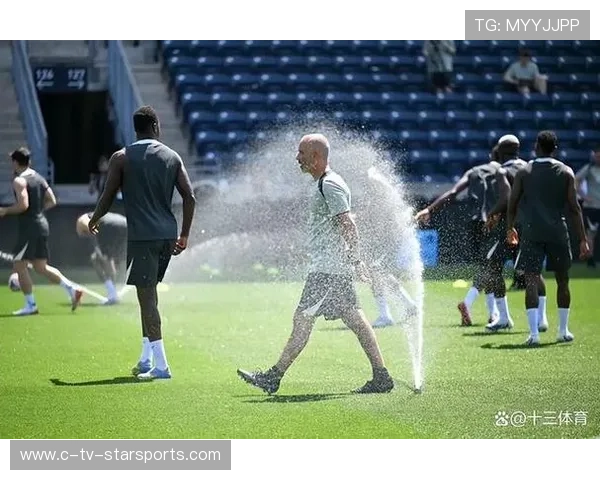 切尔西夜间训练注重体能恢复与传球精准度并重